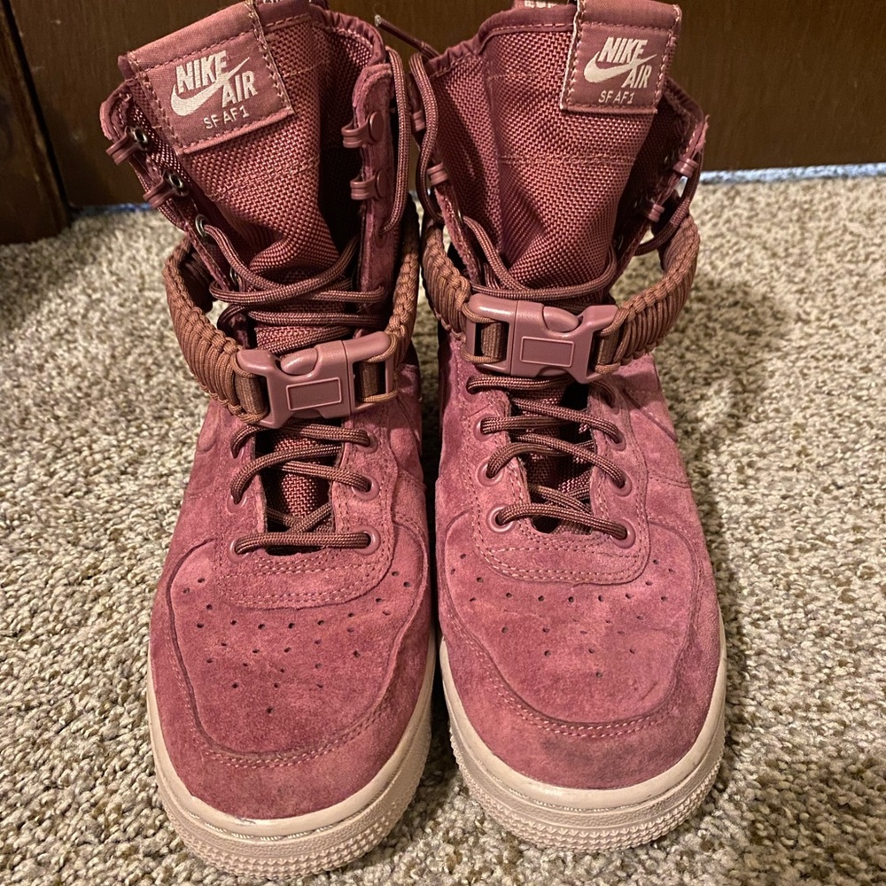 Nike SF Air Force 1 high top women’s sneakers